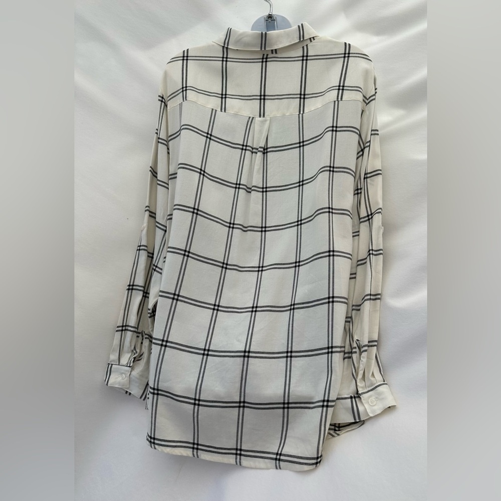 H&M White and Black Casual Button Down Shirt - Picture 2 of 10